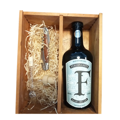 Ferdinand's Saar Dry Gin + pourer + corkscrew
